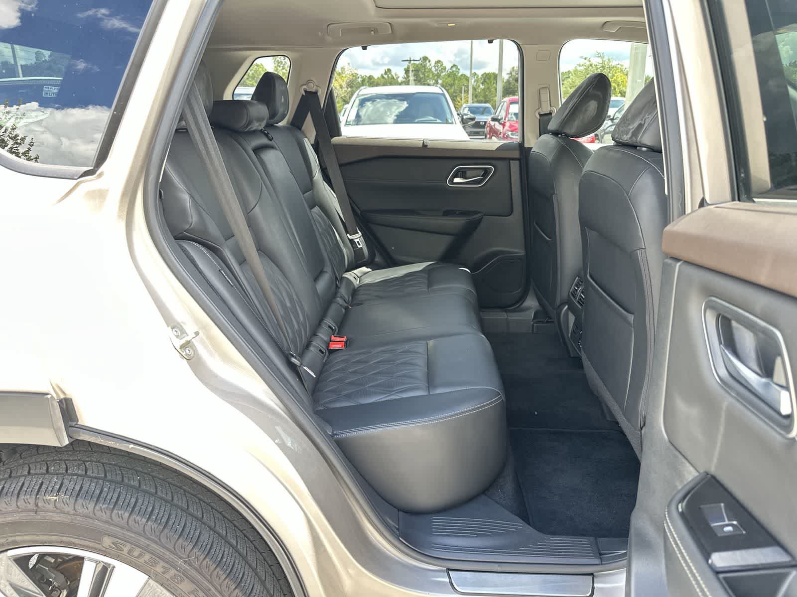 Used 2021 Nissan Rogue Platinum AWD/4WD image 17