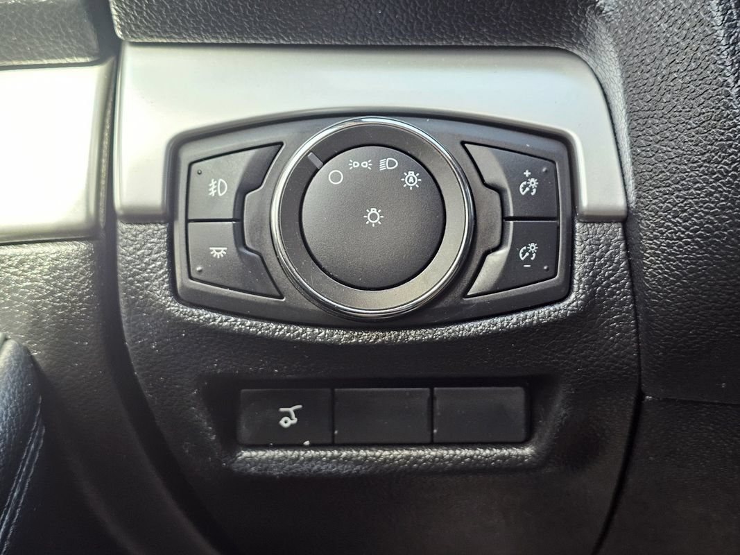 Used 2017 Ford Explorer XLT w/ Equipment Group 202A AWD/4WD image 27