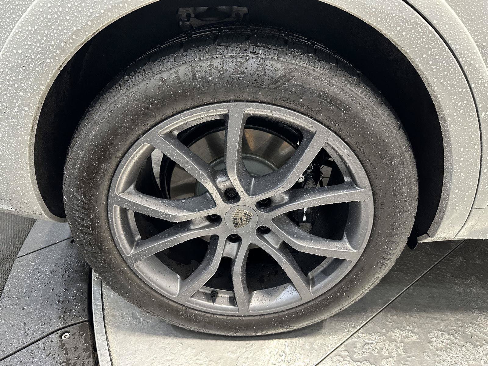 Certified 2025 Porsche Cayenne Turbo AWD/4WD image 14