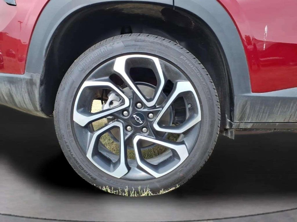 Used 2025 Chevrolet Trax RS w/ Sunroof Package FWD image 20
