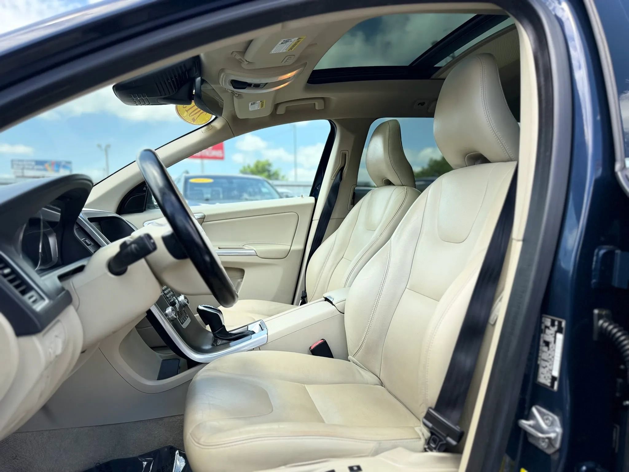 Used 2015 Volvo XC60 T5 Platinum FWD image 22