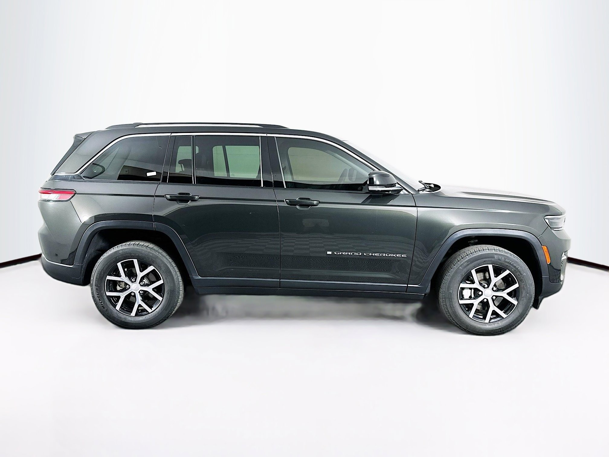 Used 2023 Jeep Grand Cherokee Limited AWD/4WD image 10