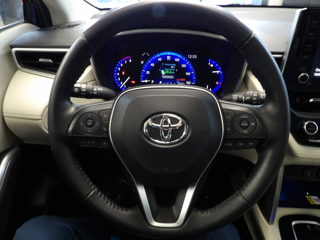 Used 2022 Toyota Corolla Cross XLE image 28