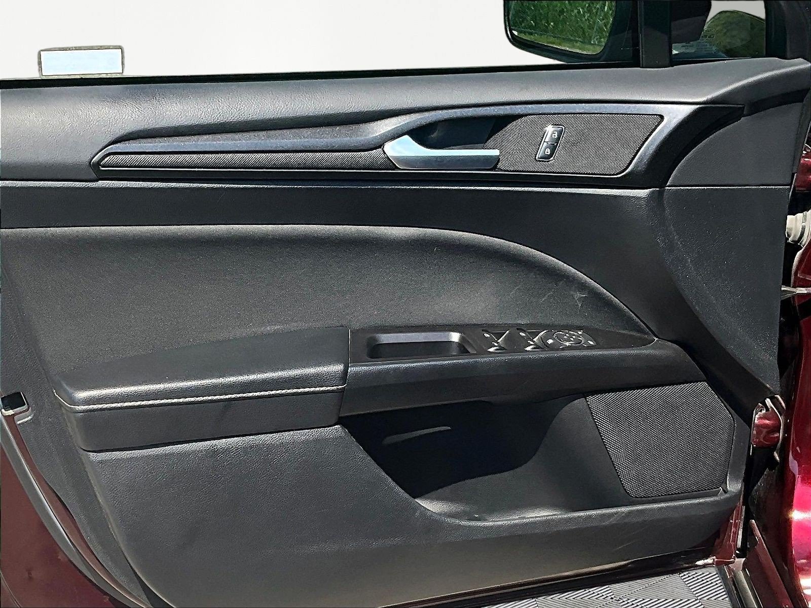 Used 2018 Ford Fusion SE w/ Equipment Group 201A FWD image 20