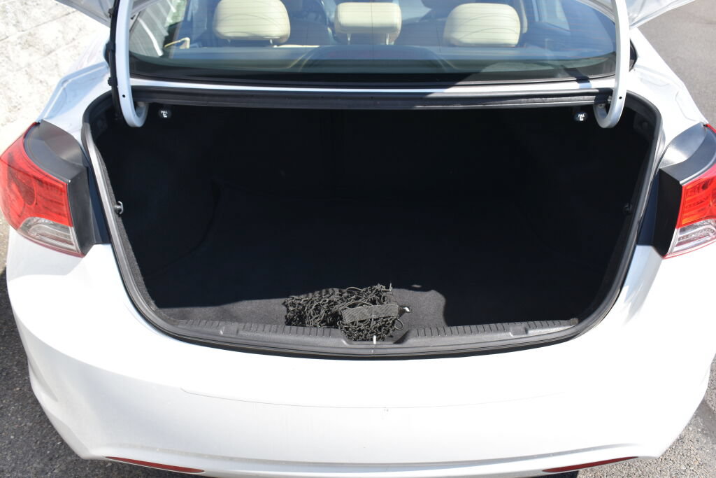 Used 2013 Hyundai Elantra Limited FWD image 21