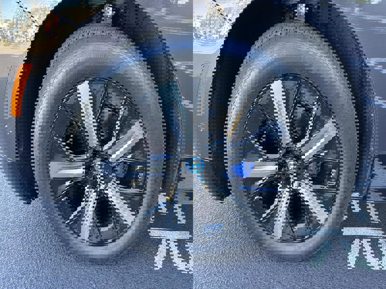 Certified 2025 BMW iX xDrive50 w/ Premium Package image 10