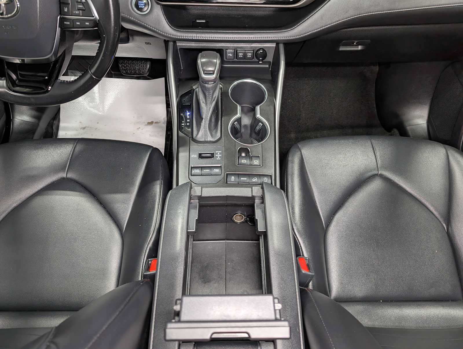 Used 2021 Toyota Highlander XLE AWD/4WD image 20