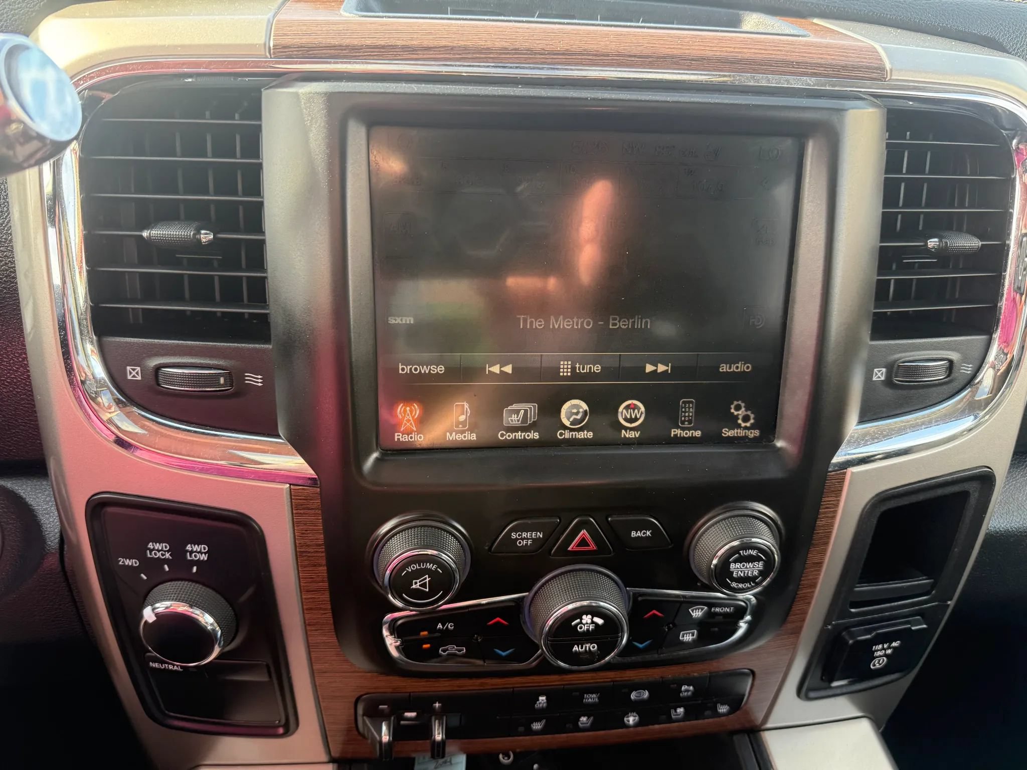 Used 2014 RAM 3500 Laramie AWD/4WD image 13