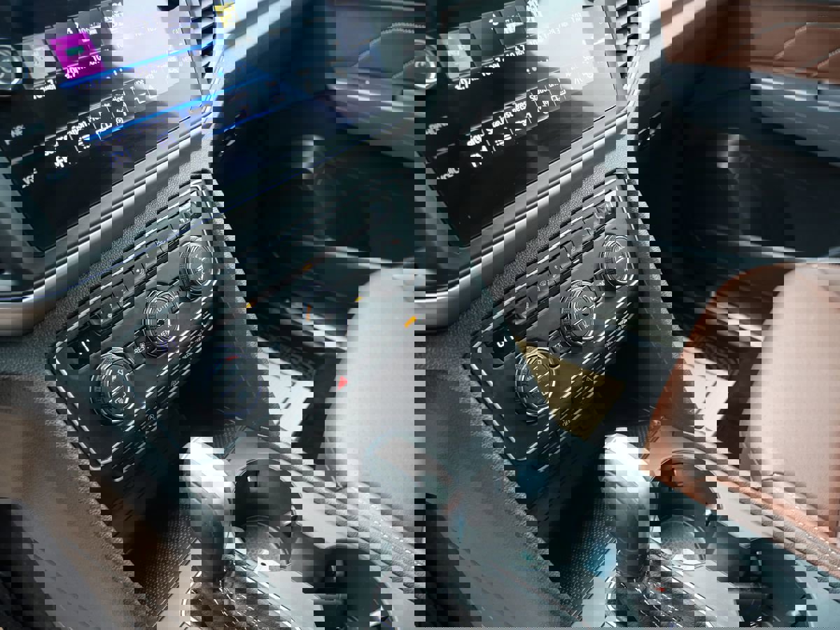 Used 2021 Volkswagen Atlas SE w/ Panoramic Sunroof Package image 14