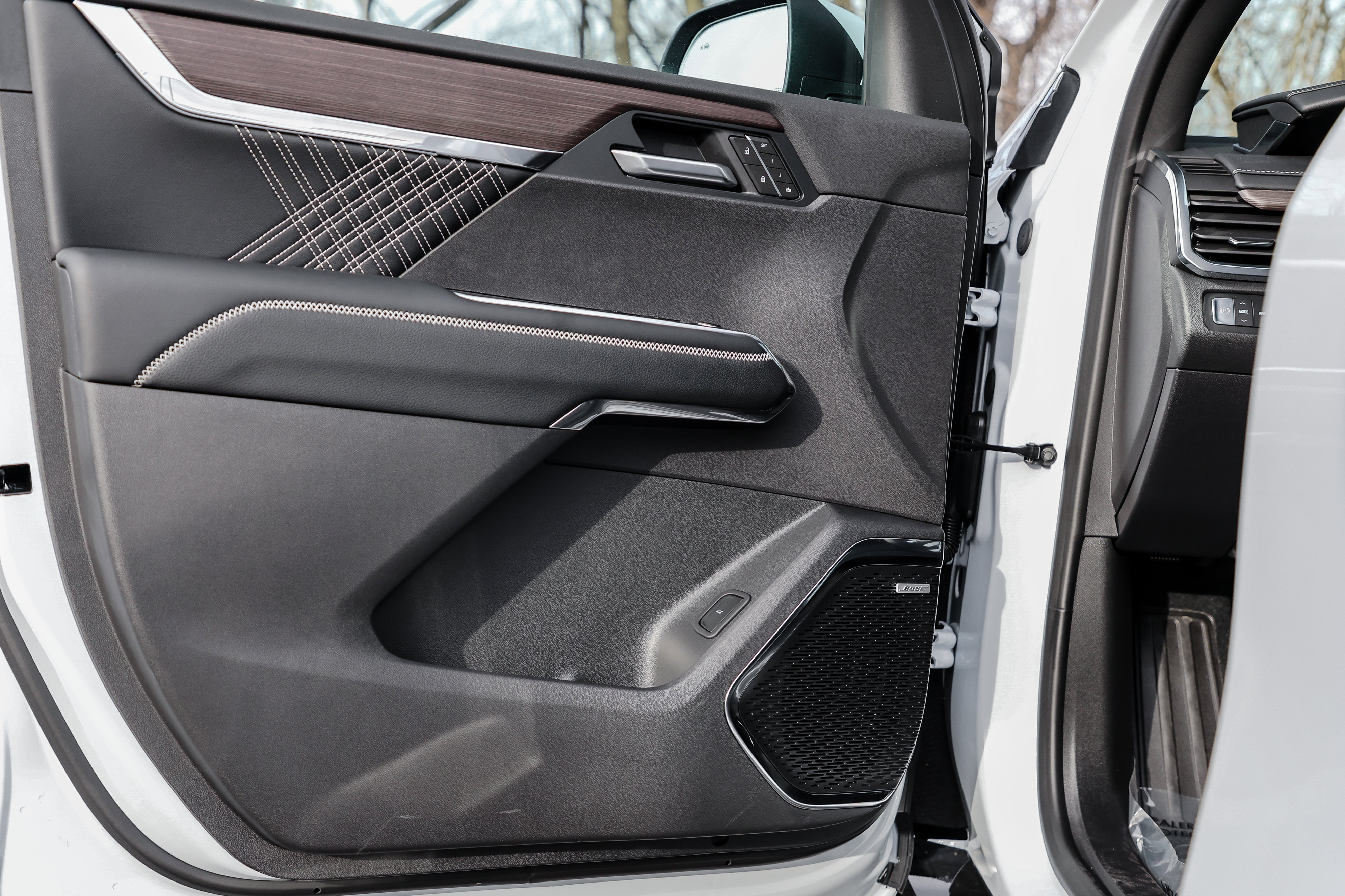 New 2026 GMC Acadia Denali w/ Super Cruise Package image 9