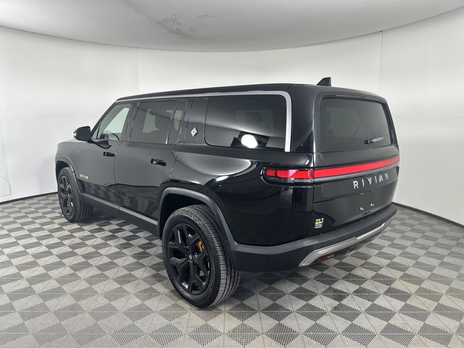 Used 2022 Rivian R1S Launch Edition image 3