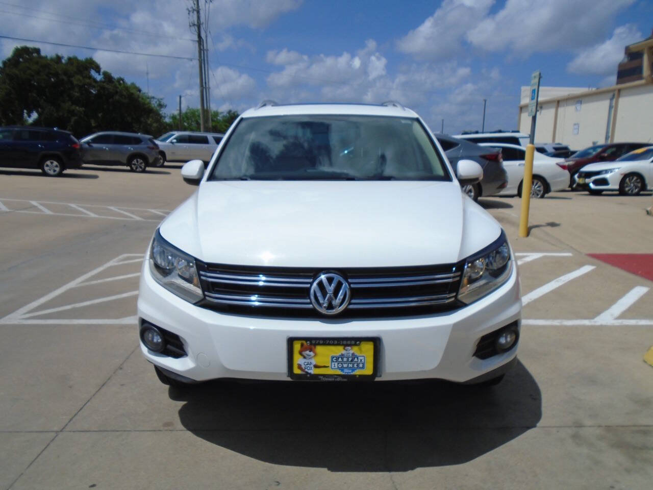 Used 2012 Volkswagen Tiguan SE FWD image 2