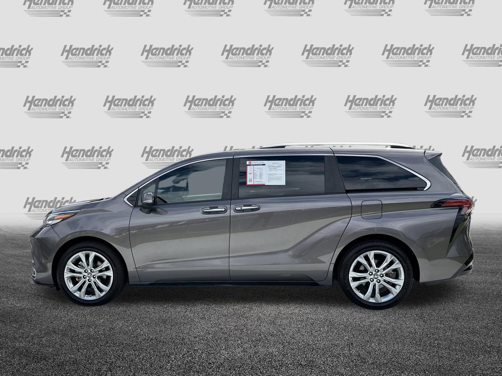 Certified 2023 Toyota Sienna Platinum FWD image 7