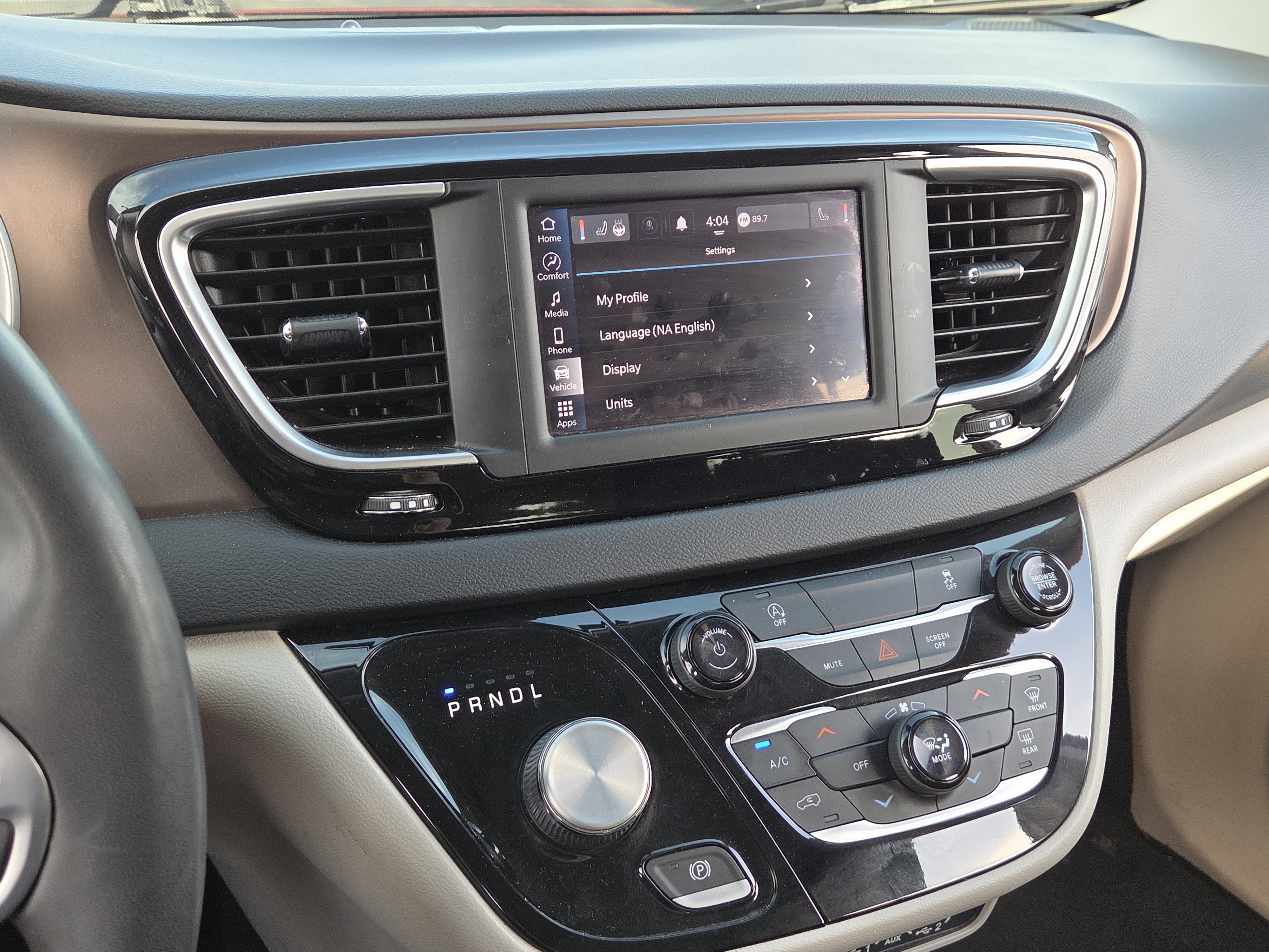 Used 2022 Chrysler Voyager LX FWD image 14