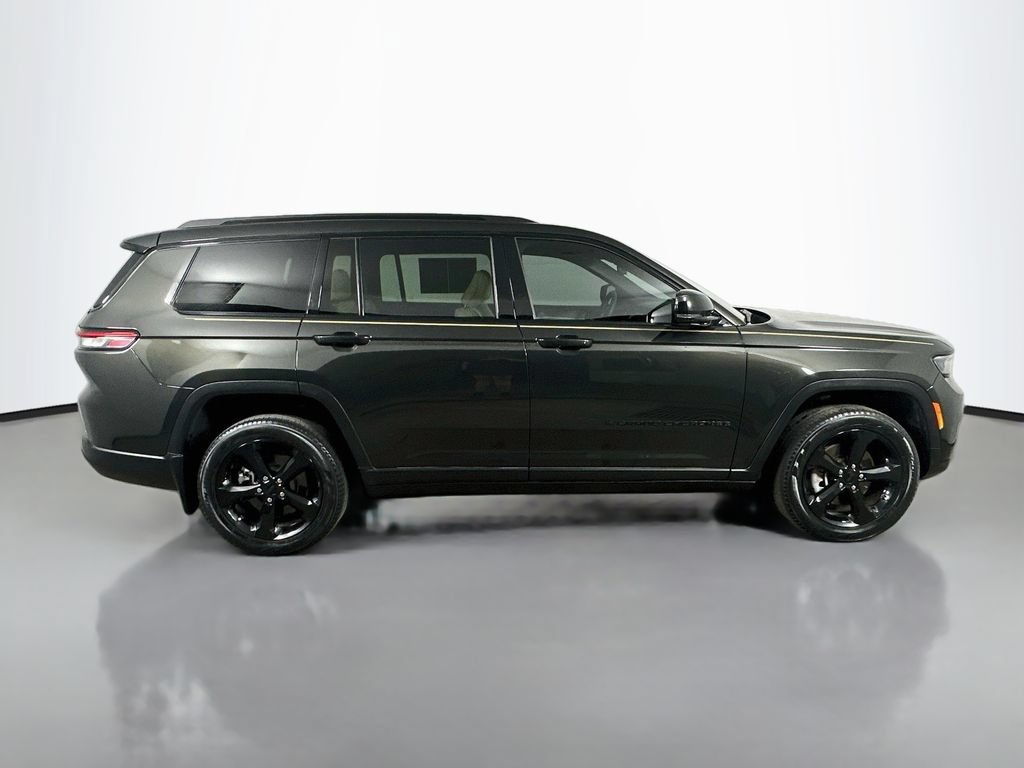 Used 2023 Jeep Grand Cherokee L Limited w/ Black Appearance Package AWD/4WD image 7
