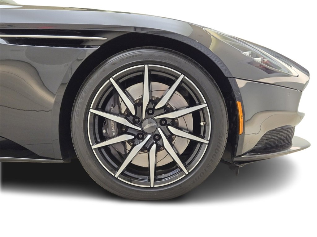 Used 2021 Aston Martin DB11 image 8
