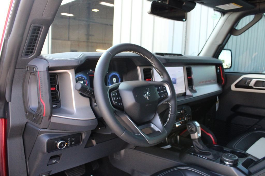 New 2026 Ford Bronco Outer Banks w/ Sasquatch Package AWD/4WD image 2