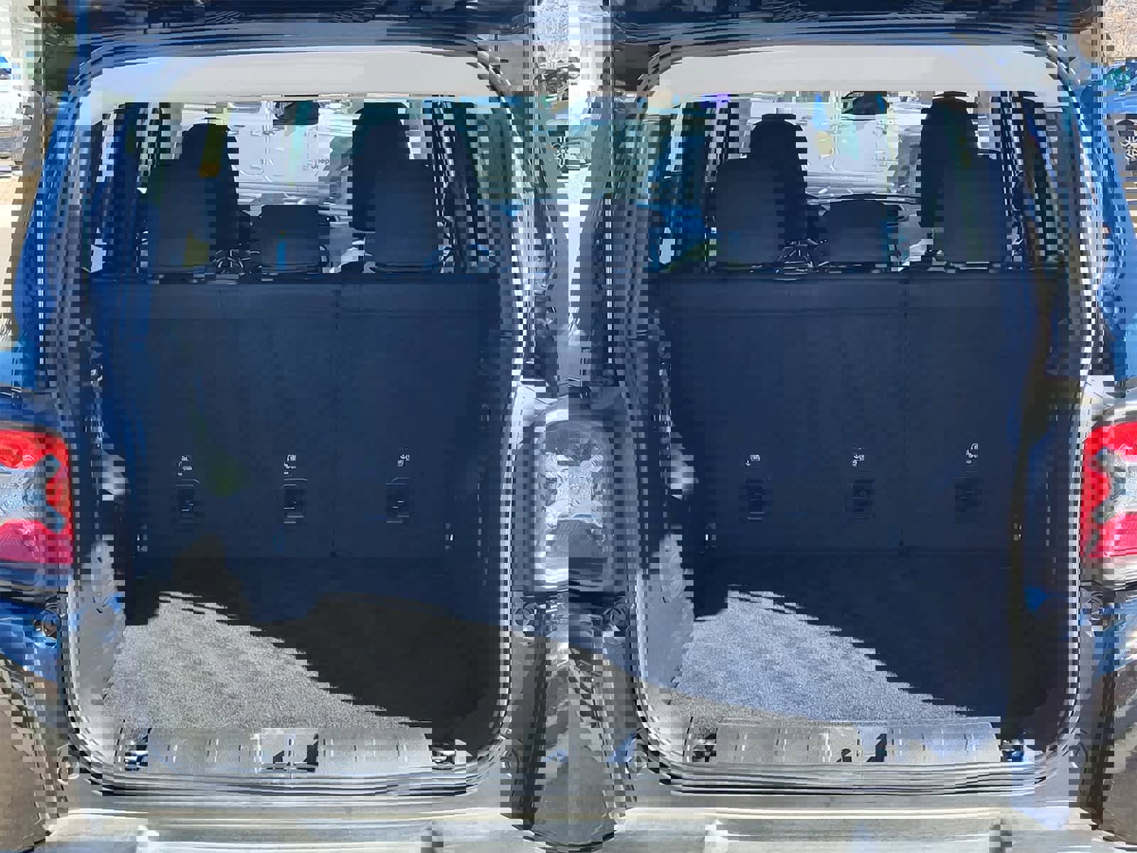 Used 2023 Jeep Renegade Latitude image 30