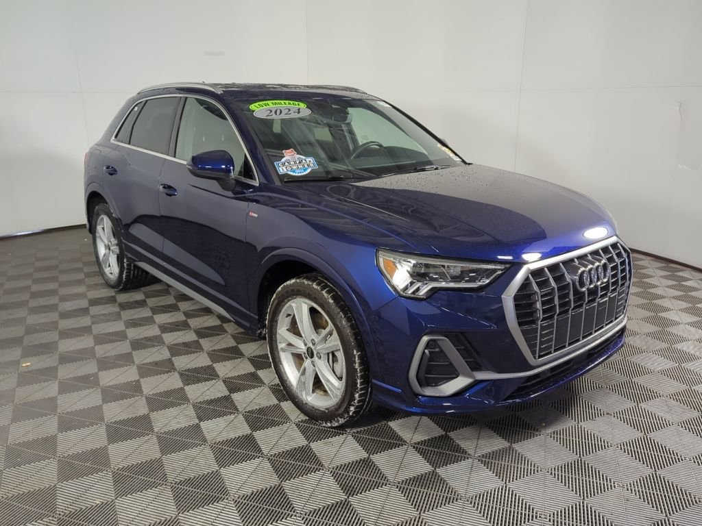 Used 2024 Audi Q3 2.0T Premium Plus w/ Premium Plus Package image 2