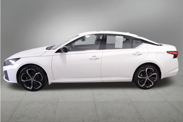 Used 2025 Nissan Altima 2.5 SR AWD/4WD image 2