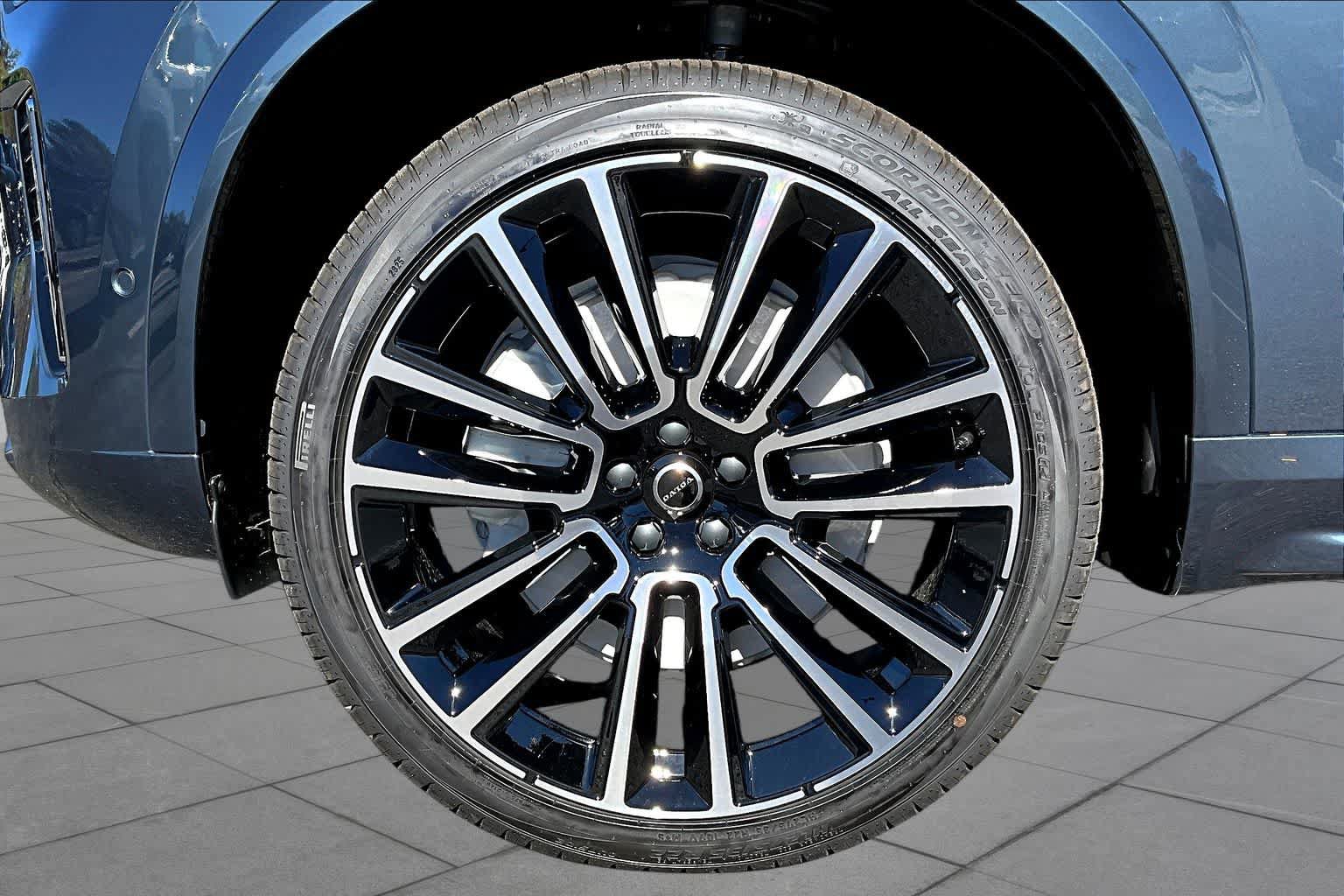 New 2026 Volvo XC90 B6 Plus w/ Protection Package Premier AWD/4WD image 16