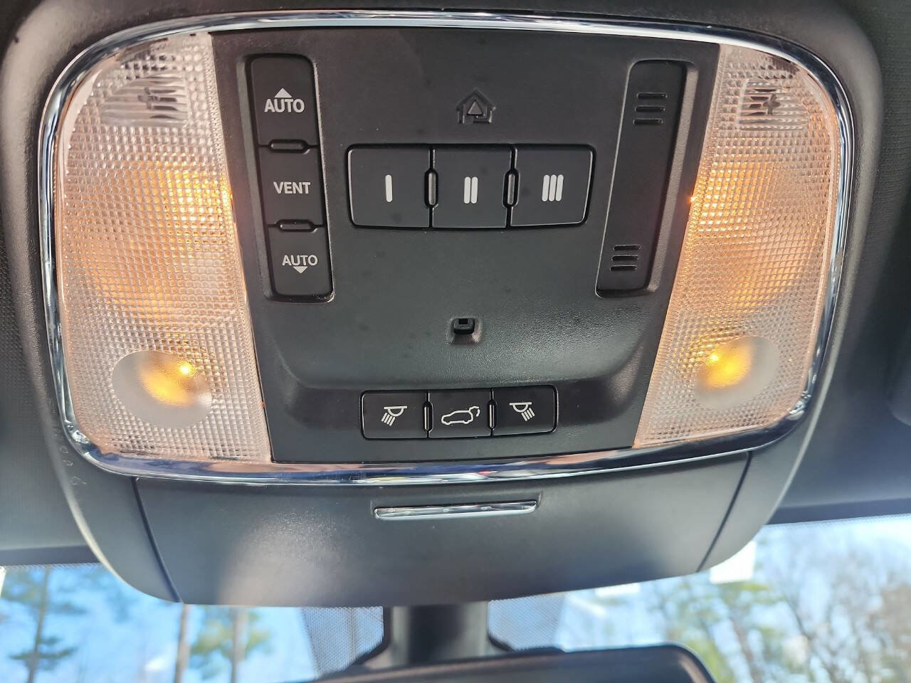 Used 2015 Jeep Grand Cherokee Altitude image 22