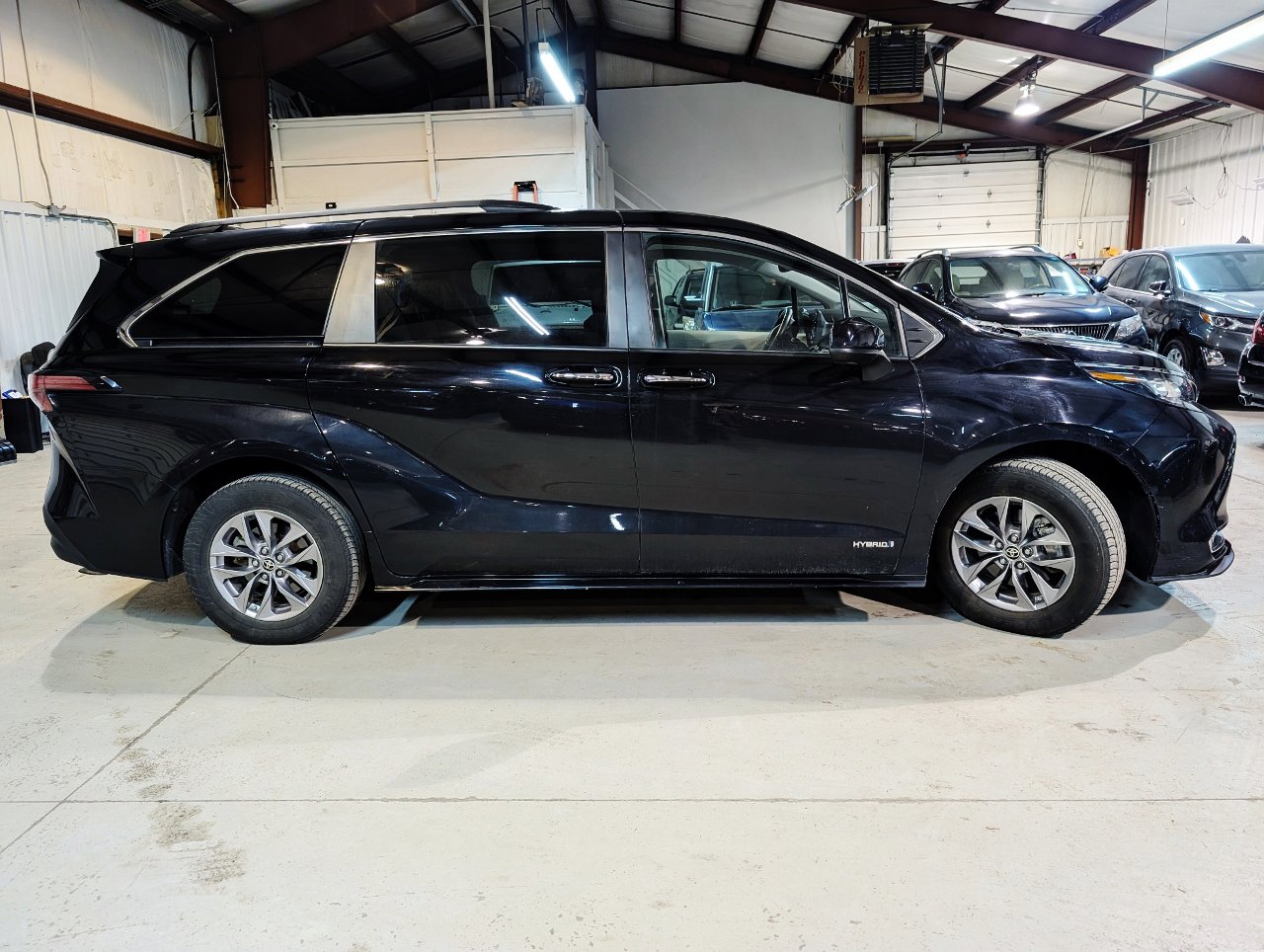 Used 2021 Toyota Sienna XLE w/ XLE Plus Package FWD image 10