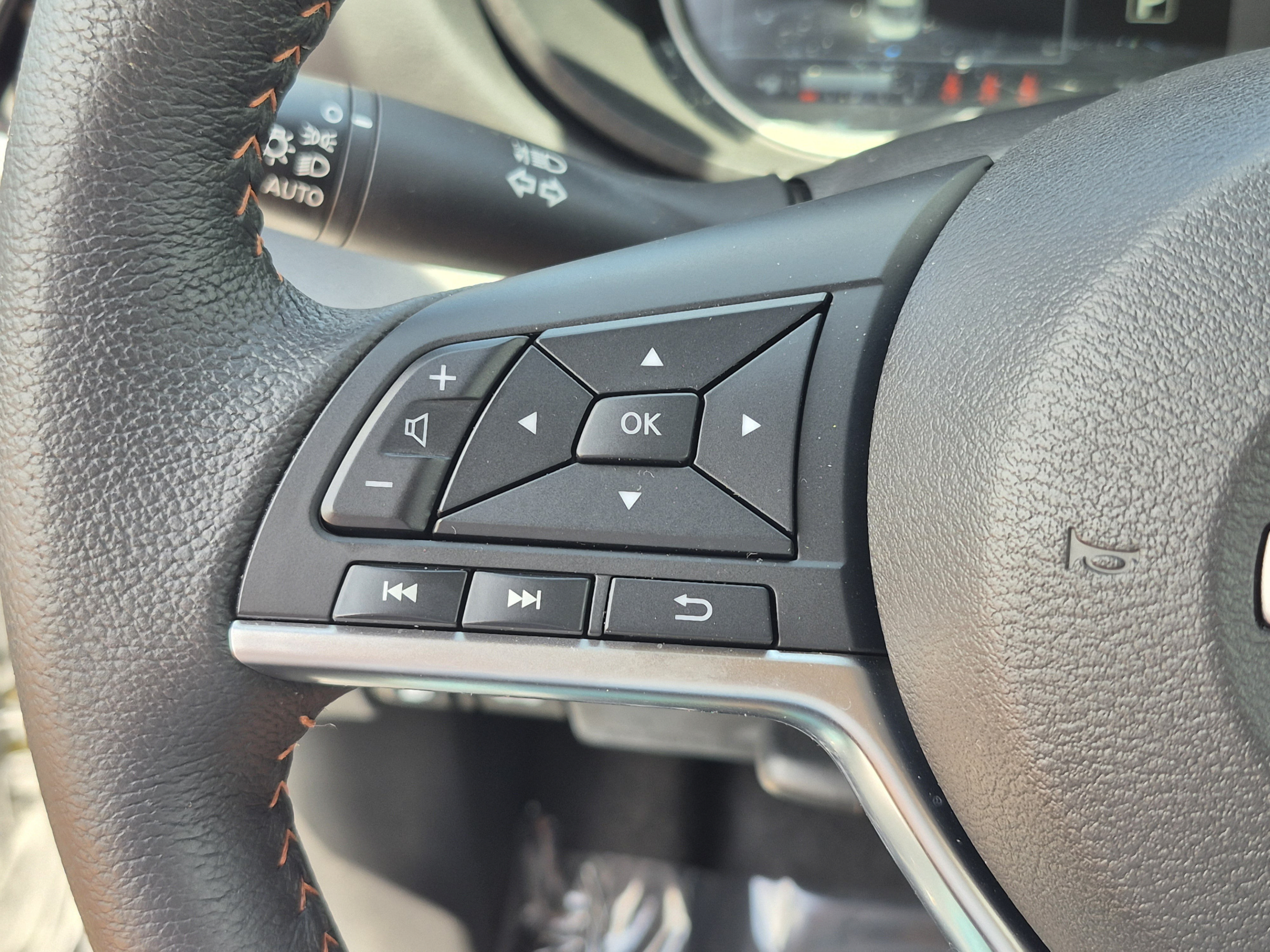 Certified 2025 Nissan Versa SR w/ Trunk Package FWD image 29