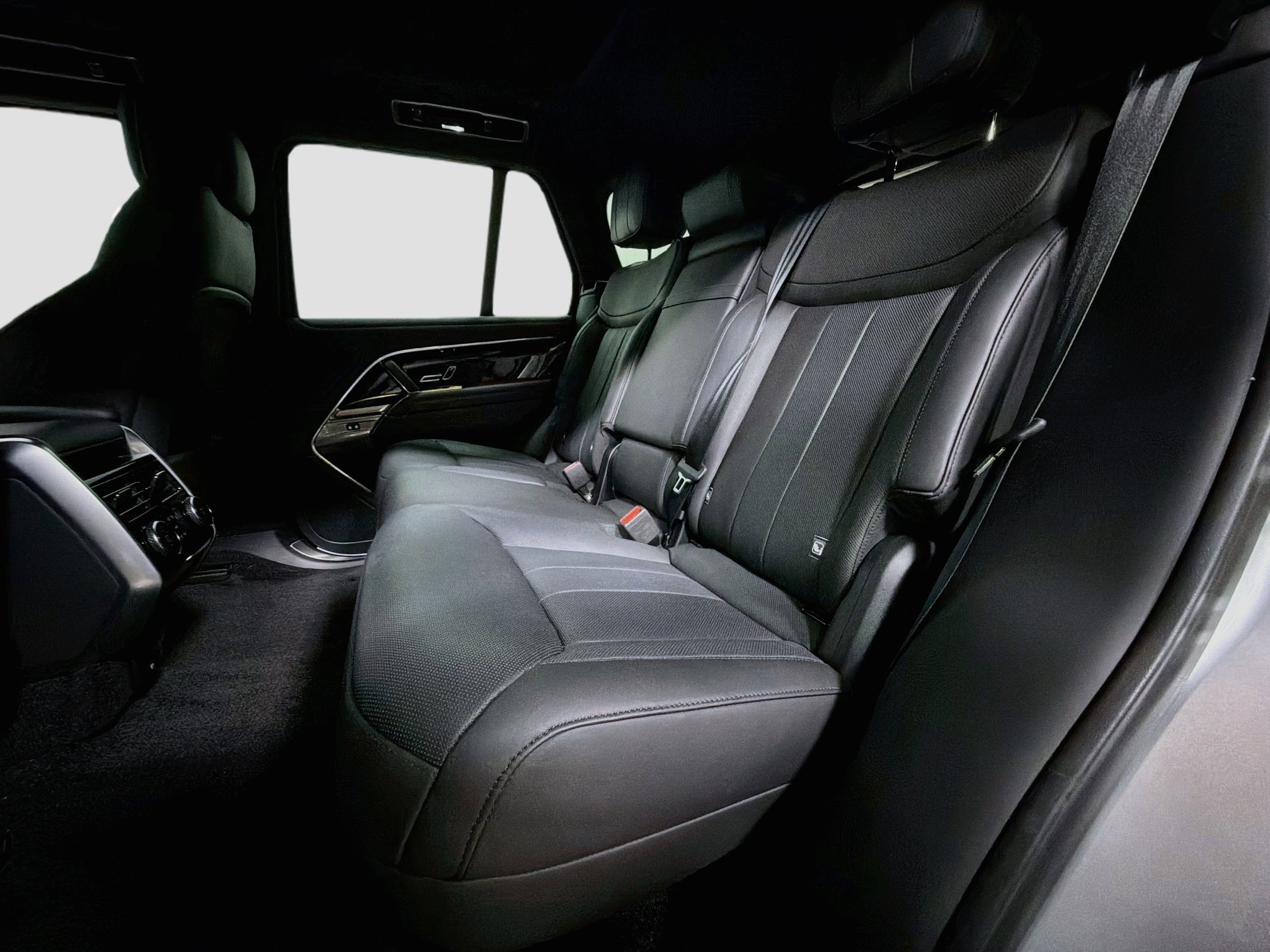 Certified 2025 Land Rover Range Rover SE AWD/4WD image 22
