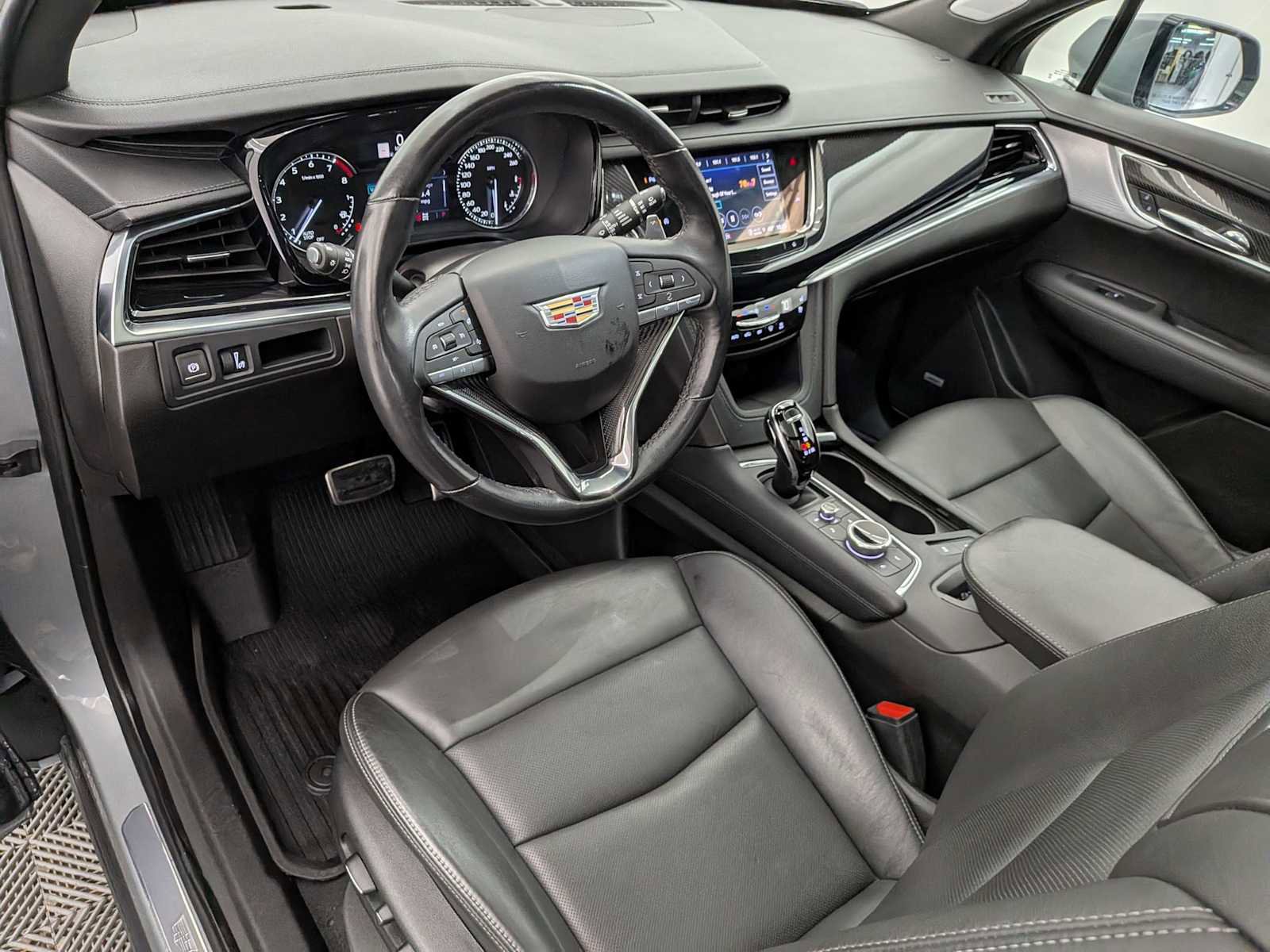 Used 2024 Cadillac XT6 Sport image 2