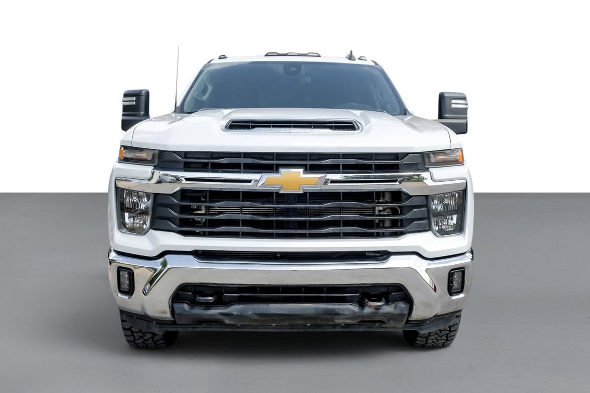 Used 2024 Chevrolet Silverado 3500 LT w/ Convenience Package AWD/4WD image 3