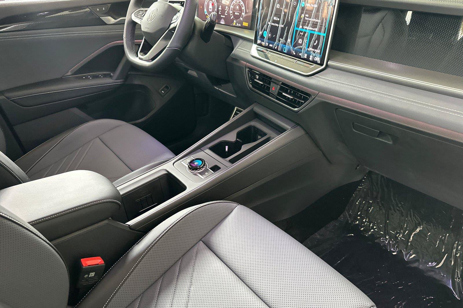New 2026 Volkswagen Tiguan SE R-Line AWD/4WD image 15