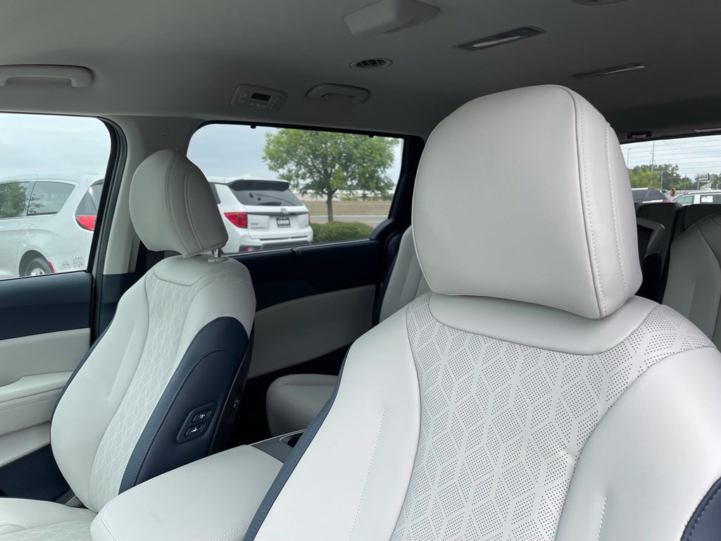 New 2026 Kia Carnival EX FWD image 23