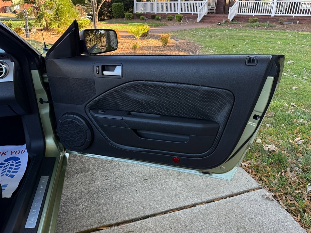 Used 2006 Ford Mustang GT RWD image 58