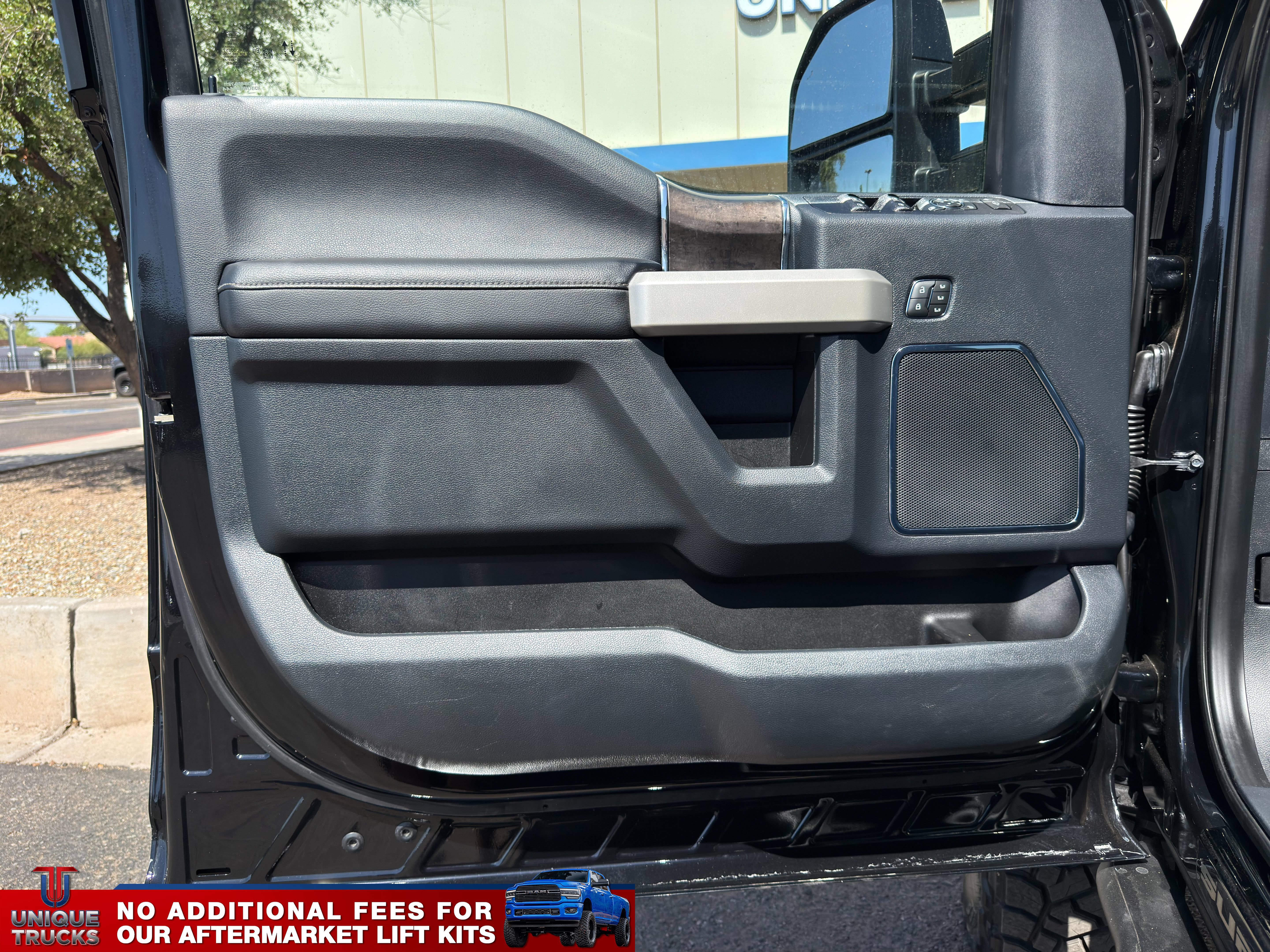 Used 2022 Ford F250 Lariat w/ Black Appearance Package AWD/4WD image 18