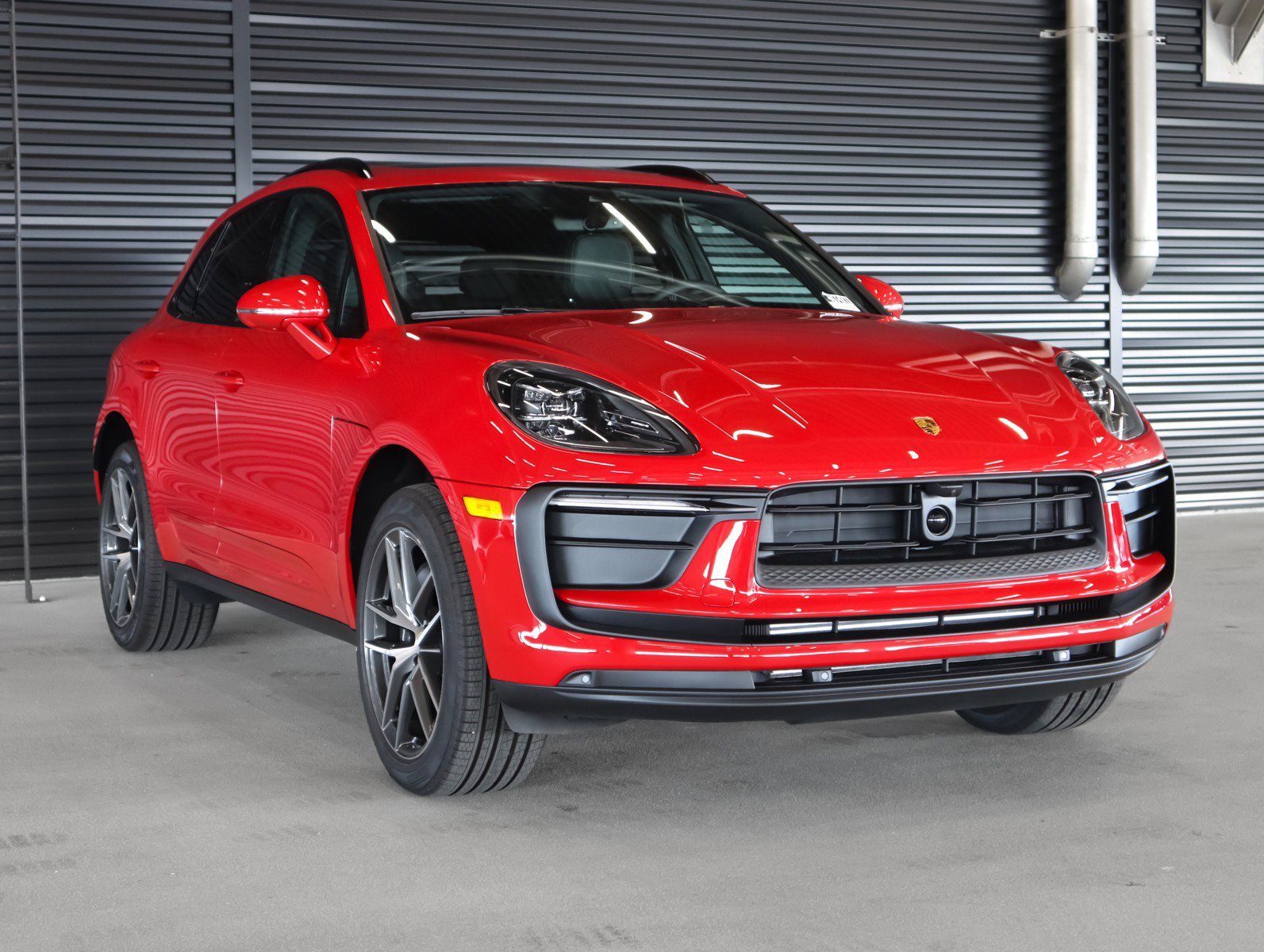 Used 2026 Porsche Macan AWD/4WD image 8
