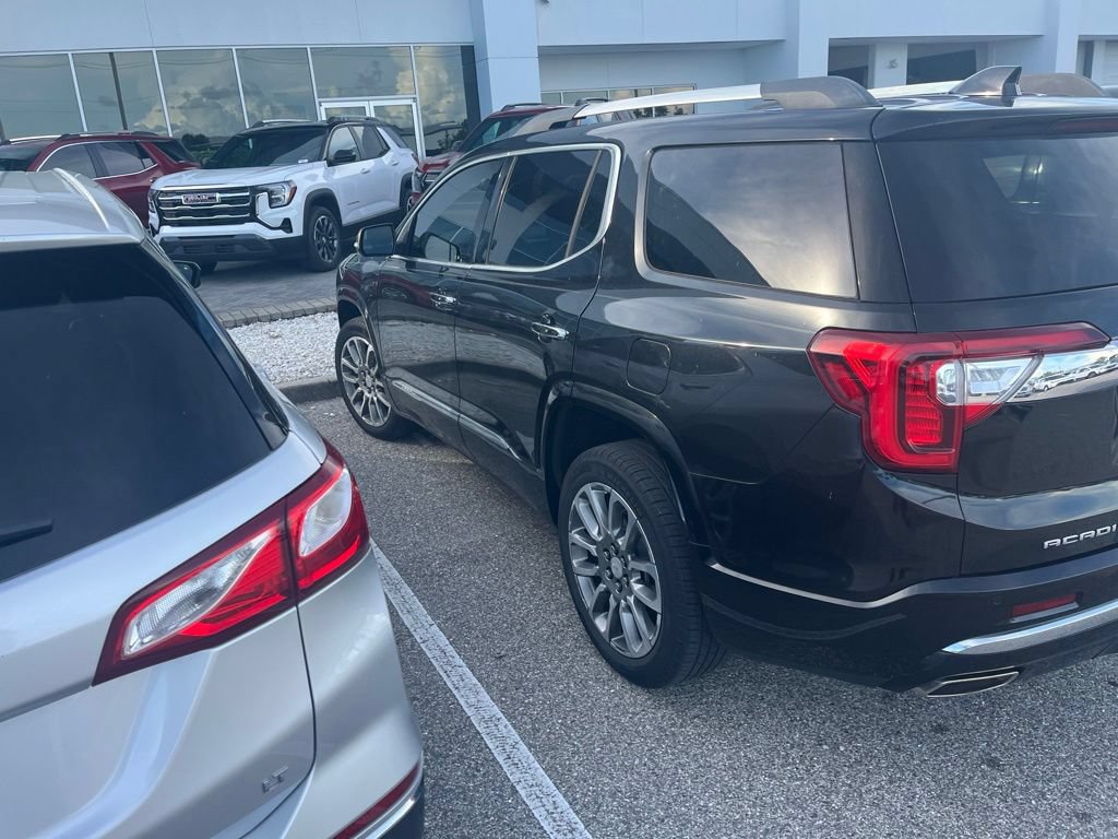 Used 2023 GMC Acadia Denali w/ Denali Ultimate Package AWD/4WD image 4