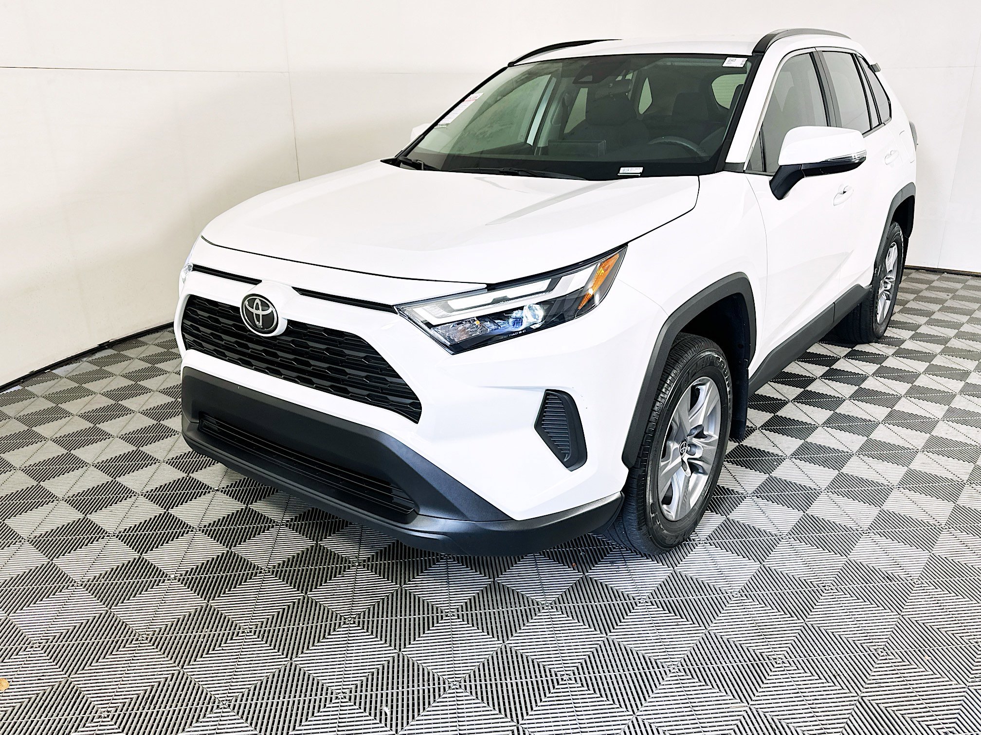 Used 2024 Toyota RAV4 XLE FWD image 7