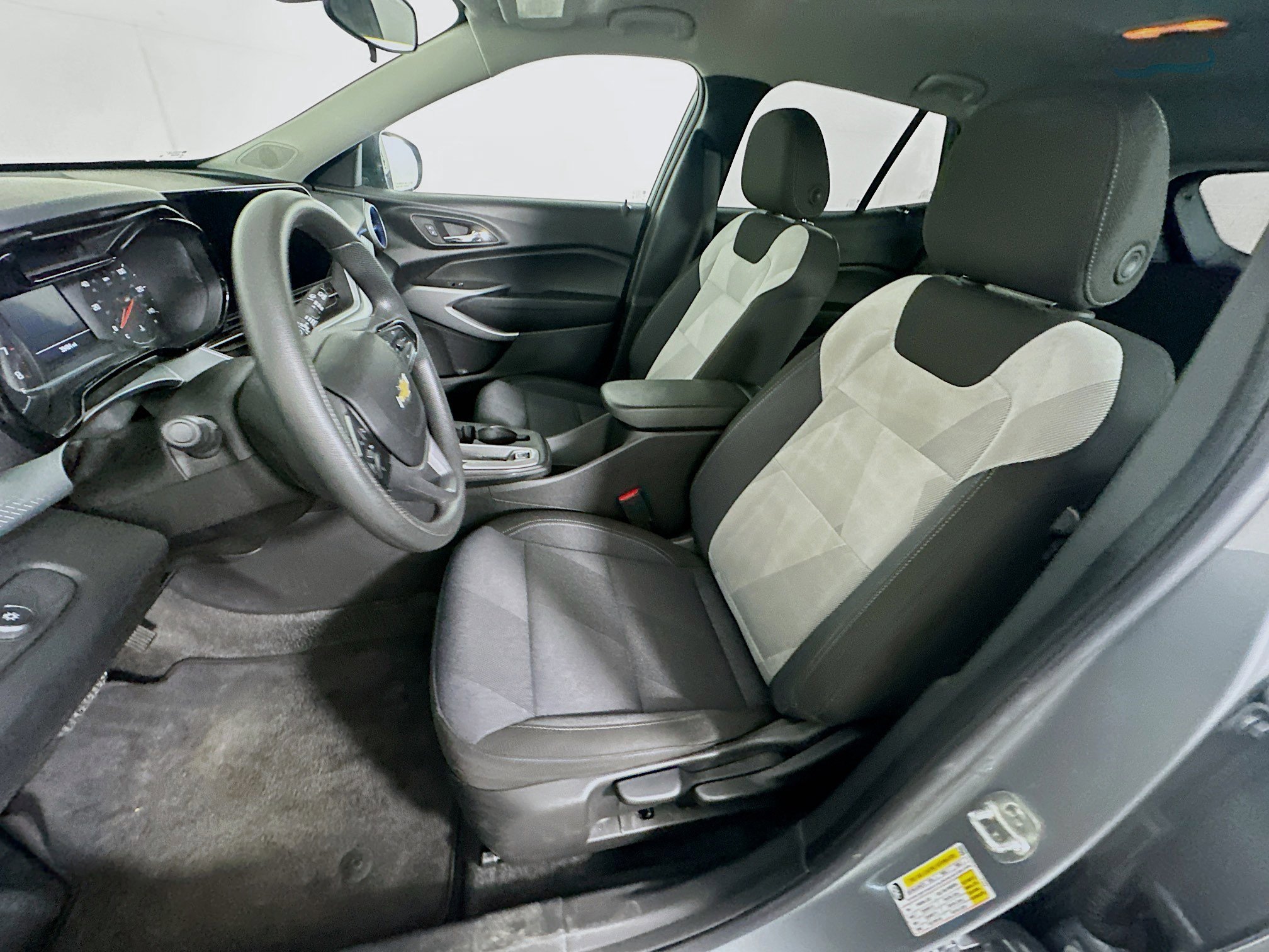 Used 2024 Chevrolet Trax LS FWD image 13