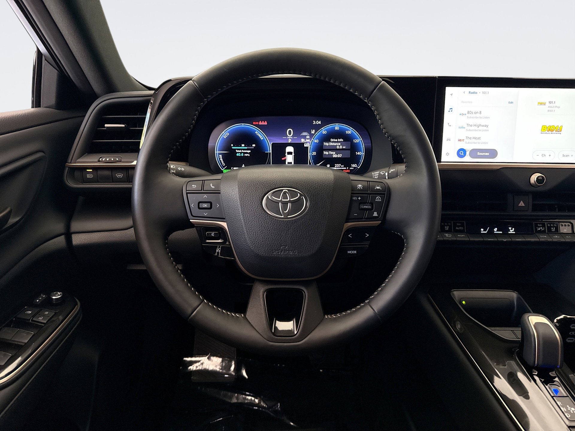 Used 2025 Toyota Crown XLE AWD/4WD image 12