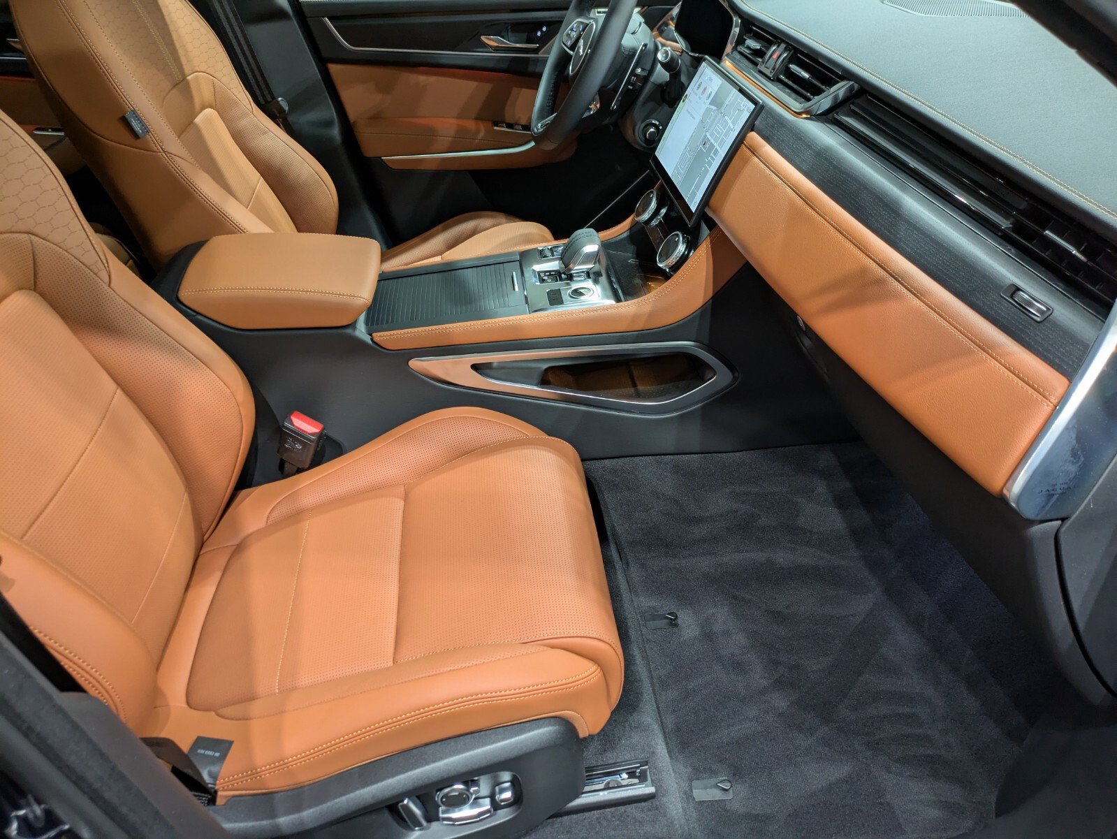 New 2026 Jaguar F-PACE R-Dynamic S image 22