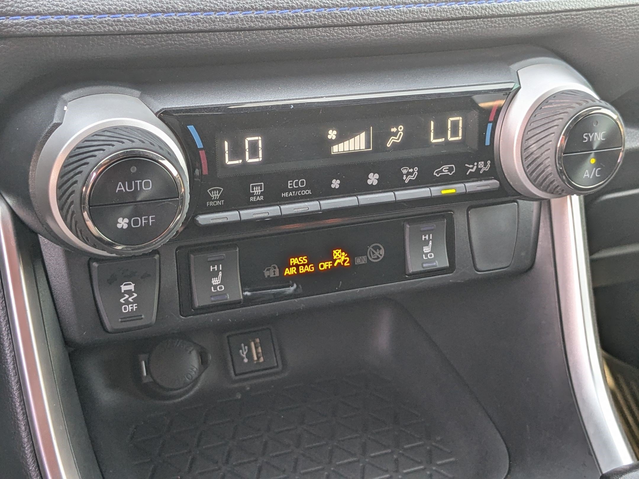 Used 2024 Toyota RAV4 SE w/ Convenience Package AWD/4WD image 22