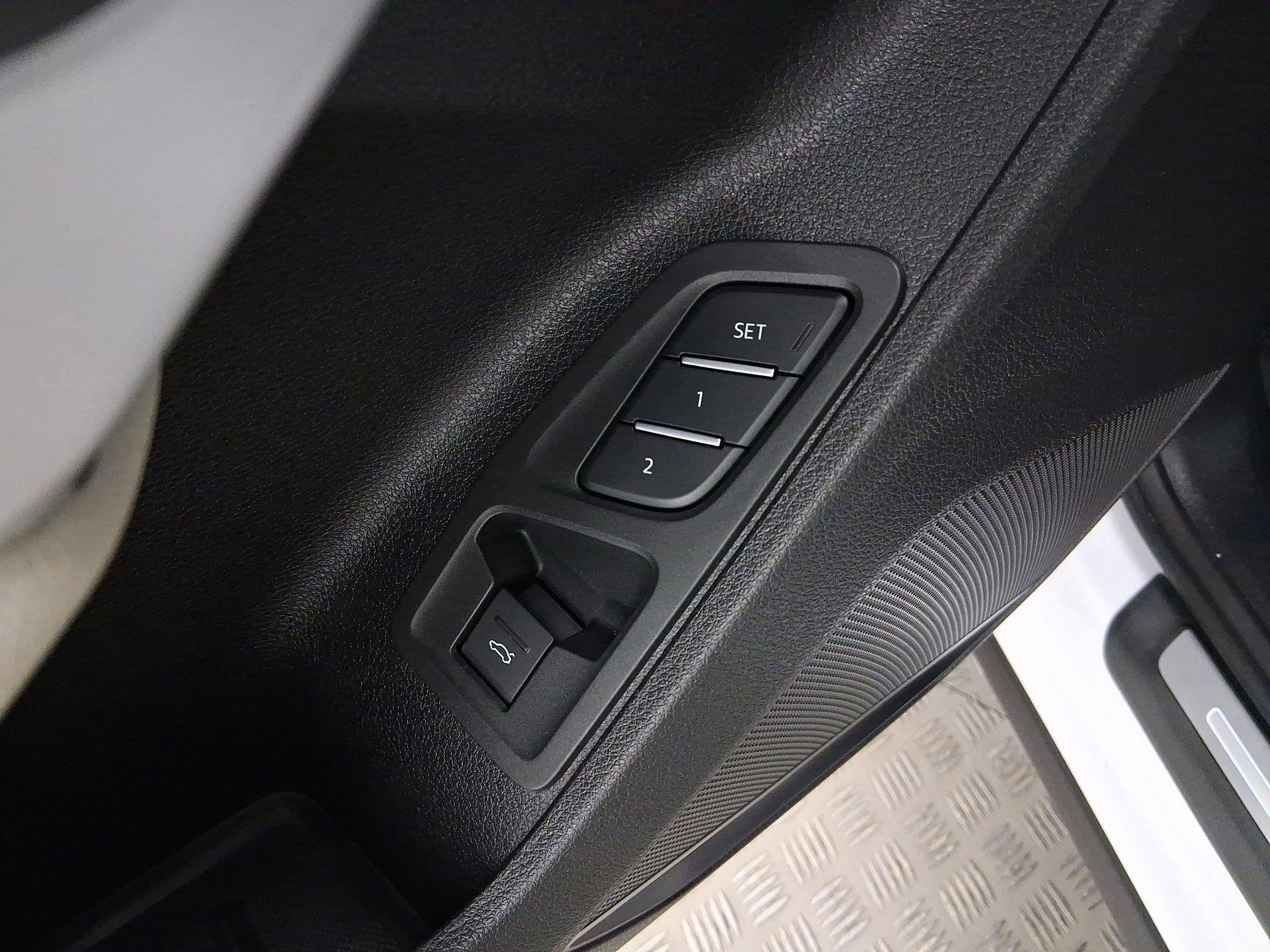 Used 2025 Audi Q3 2.0T Premium w/ Convenience Package AWD/4WD image 11
