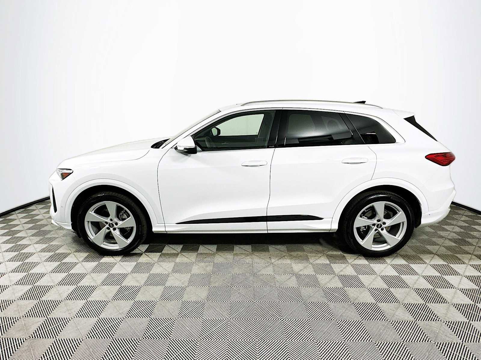 New 2025 Audi Q5 Prestige image 4