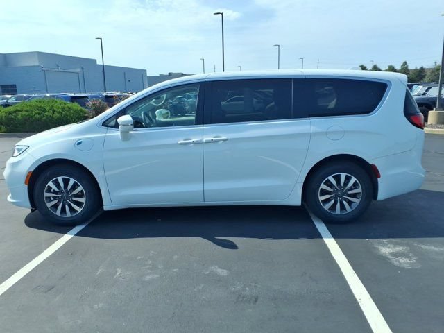 Used 2022 Chrysler Pacifica Touring-L FWD image 4