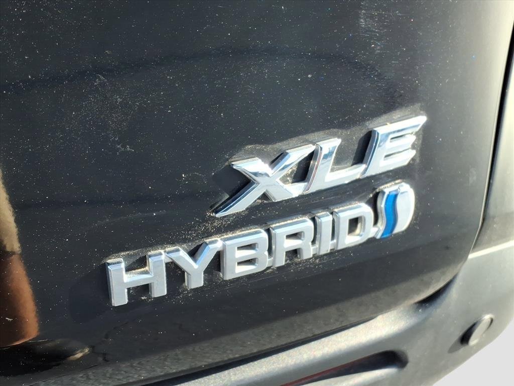 Used 2024 Toyota Sienna XLE image 9