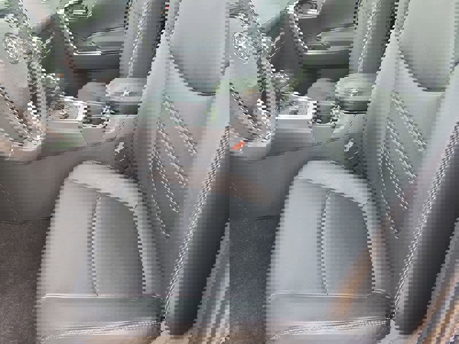 Used 2021 Toyota RAV4 XLE Premium image 15