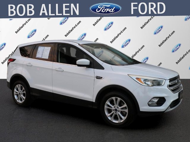 Used 2017 Ford Escape SE w/ SE Cold Weather Package AWD/4WD image 2