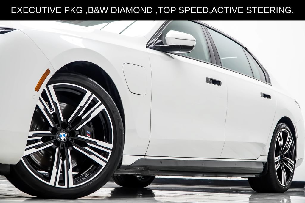 Used 2025 BMW 750e xDrive w/ Executive Package AWD/4WD image 3