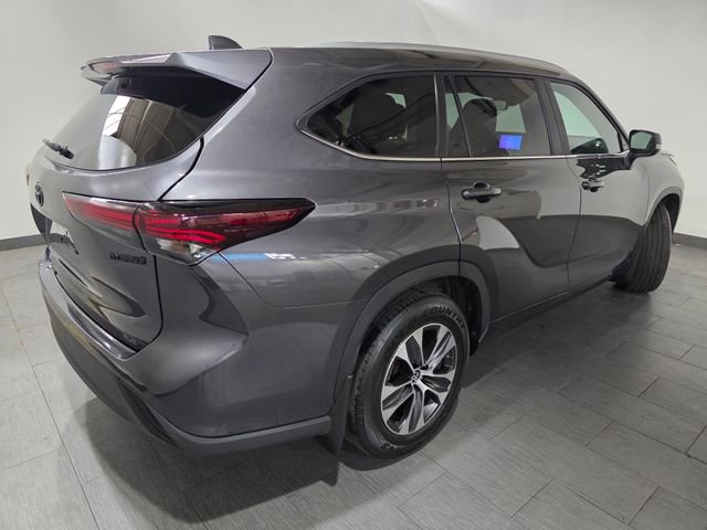 Used 2024 Toyota Highlander XLE image 5